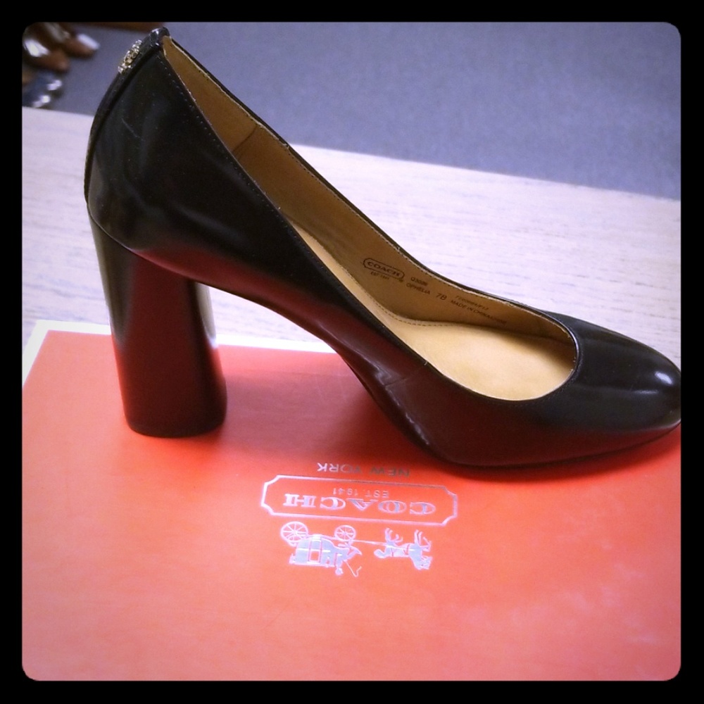 Black Coach 7 Heels